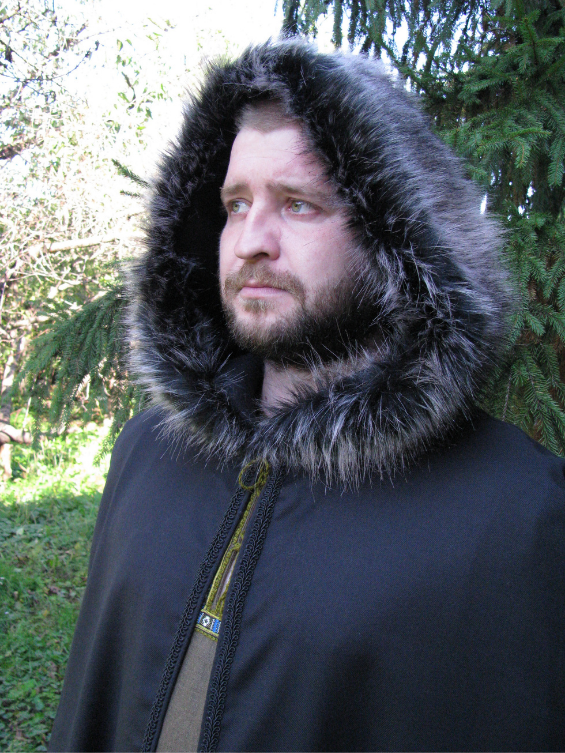 Wool hooded cloak with fur