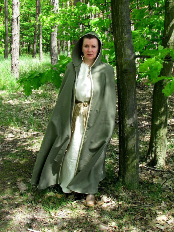 Blue Medieval hooded cape with green trim – EthnicGiftsByInna