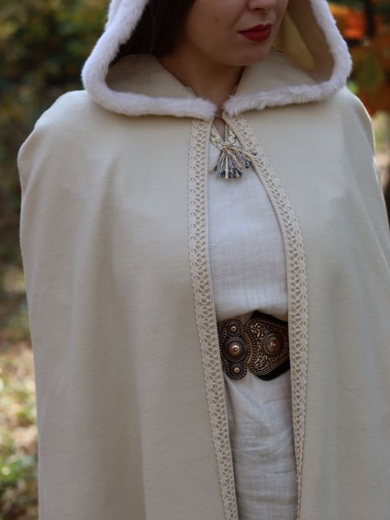 Wedding hooded cape with white fur