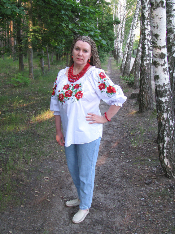 Embroidered blouse with puff sleeves