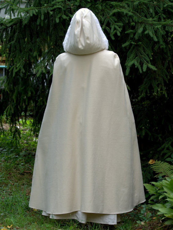 Wedding hooded cape with white fur