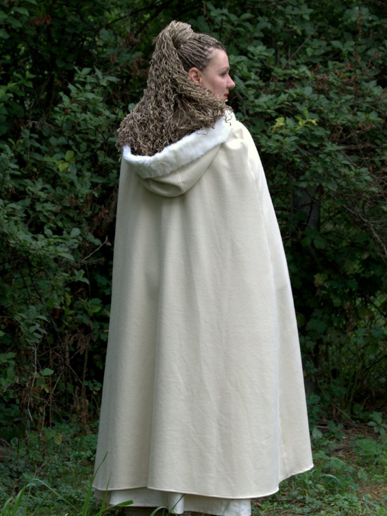 Wedding hooded cape with white fur