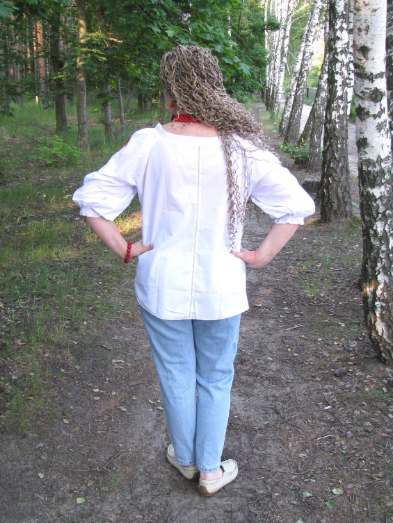 Embroidered blouse with puff sleeves