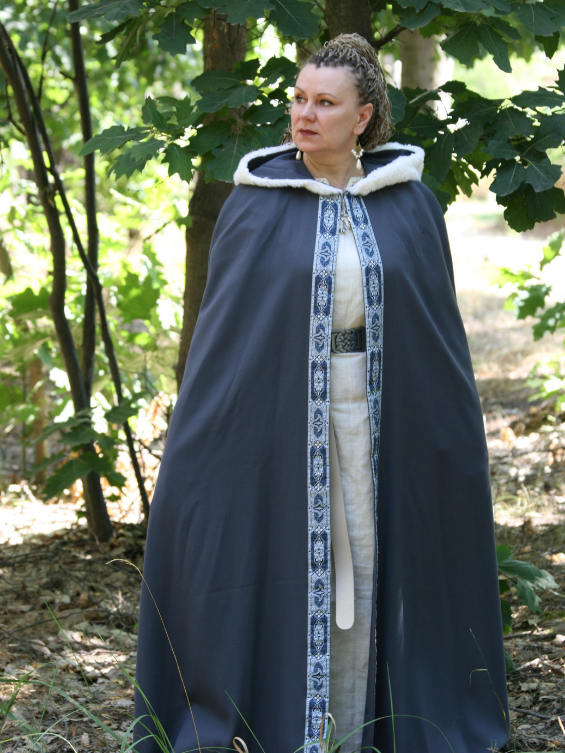 Gray wool hooded cape with white fur